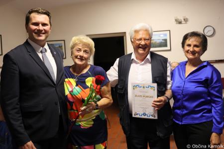 Slavnostna podelitev priznanj in cvetja briljantnim, bisernim in zlatim parom (26)